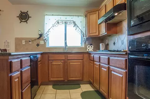 1100 Avalon Dr, Lemoore, CA 93245 photo 9