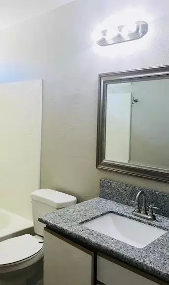 1836 E Douglas Ave, Visalia, CA 93292 photo 12