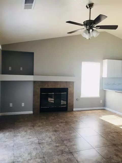 1836 E Douglas Ave, Visalia, CA 93292 photo 7