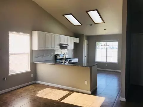 1836 E Douglas Ave, Visalia, CA 93292 photo 6