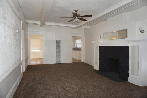 388 N L St, Dinuba, CA 93618 photo 4