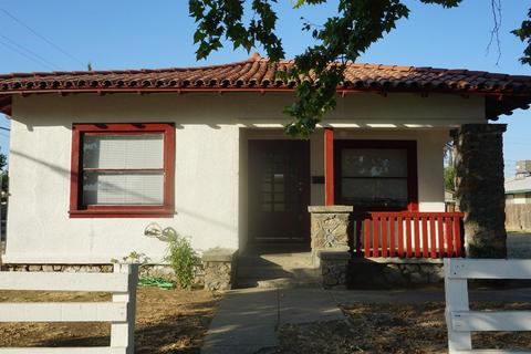 388 N L St, Dinuba, CA 93618 photo 1