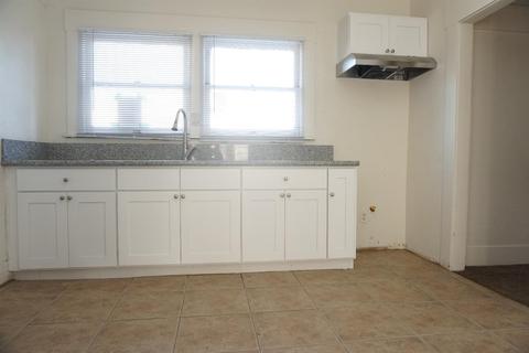 388 N L St, Dinuba, CA 93618 photo 6