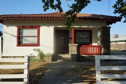 388 N L St, Dinuba, CA 93618 photo 2