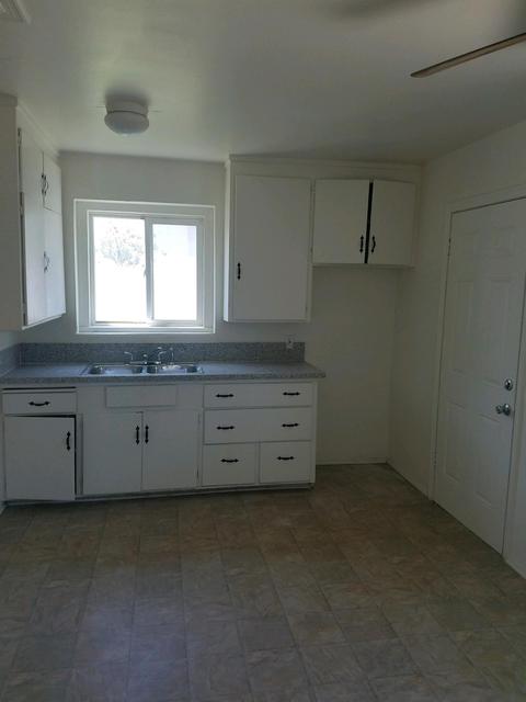 521 E Laurel Ave, Visalia, CA 93292 photo 3