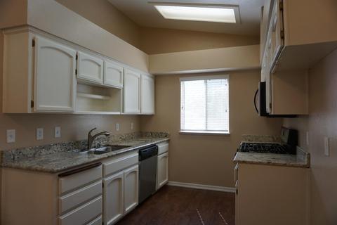731 Oporto St, Lemoore, CA 93245 photo 7