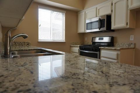 731 Oporto St, Lemoore, CA 93245 photo 8