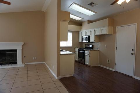731 Oporto St, Lemoore, CA 93245 photo 9