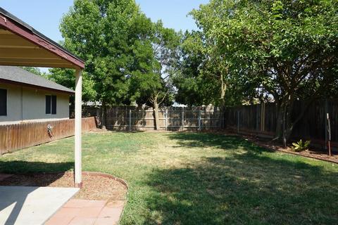 731 Oporto St, Lemoore, CA 93245 photo 12