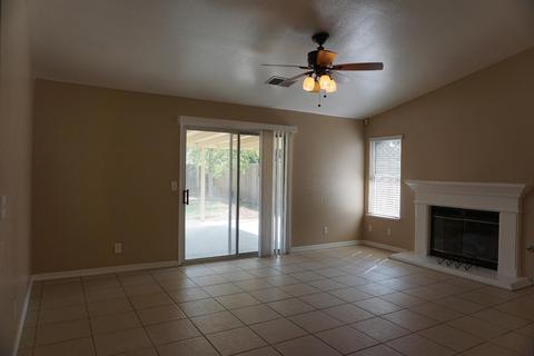 731 Oporto St, Lemoore, CA 93245 photo 4