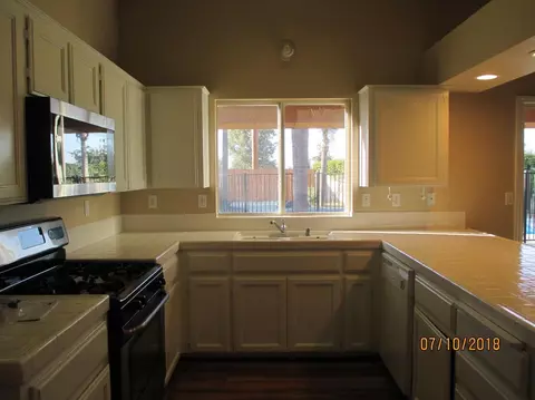 540 E Conway Ct, Visalia, CA 93292 photo 8