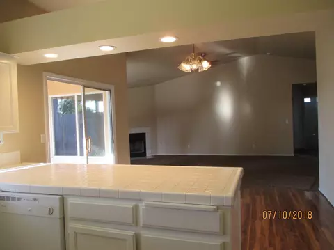 540 E Conway Ct, Visalia, CA 93292 photo 9