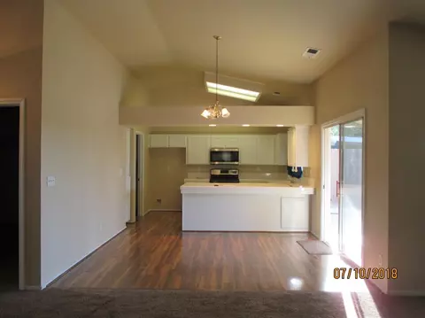 540 E Conway Ct, Visalia, CA 93292 photo 6