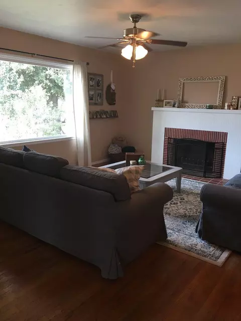 905 E Academy Ave, Tulare, CA 93274 photo 11