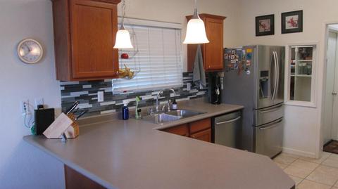 431 E Riverbend Ct, Visalia, CA 93291 photo 8