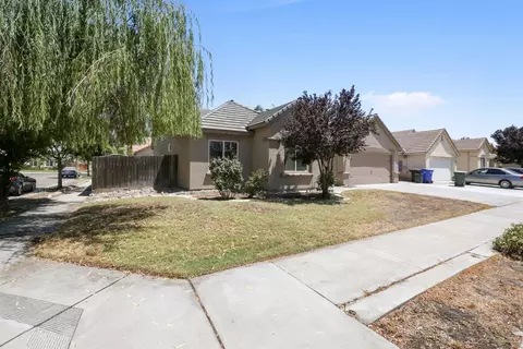 1738 Castle Way, Lemoore, CA 93245 photo 2
