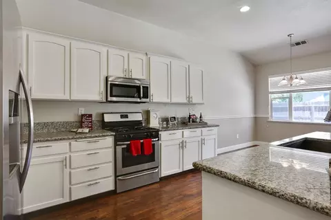 1738 Castle Way, Lemoore, CA 93245 photo 9