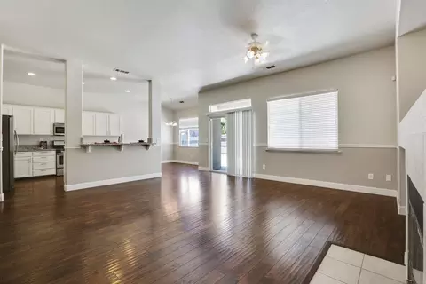 1738 Castle Way, Lemoore, CA 93245 photo 5