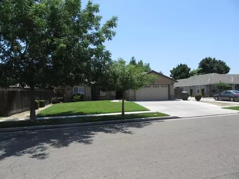 2301 Evergreen Ave, Visalia, CA 93292 photo 2