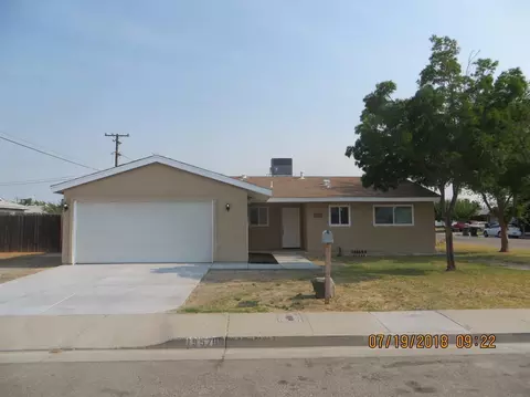 19578 Hemlock Ln, Lemoore, CA 93245 photo 1
