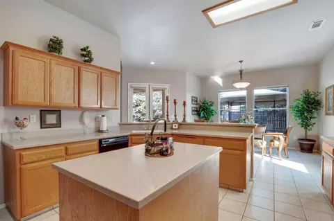 1129 E Ramblewood Dr, Dinuba, CA 93618 photo 13