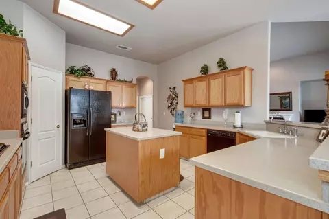 1129 E Ramblewood Dr, Dinuba, CA 93618 photo 14