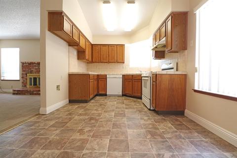 777 Elderwood Ln, Lemoore, CA 93245 photo 5
