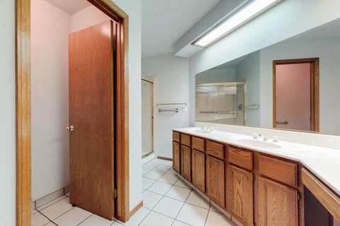 1742 E Sequoia Ave, Visalia, CA 93292 photo 10