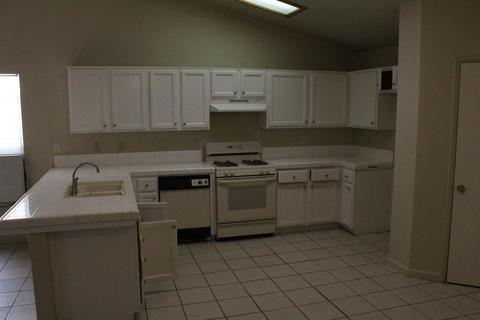 1918 E Roosevelt Ct, Visalia, CA 93292 photo 3