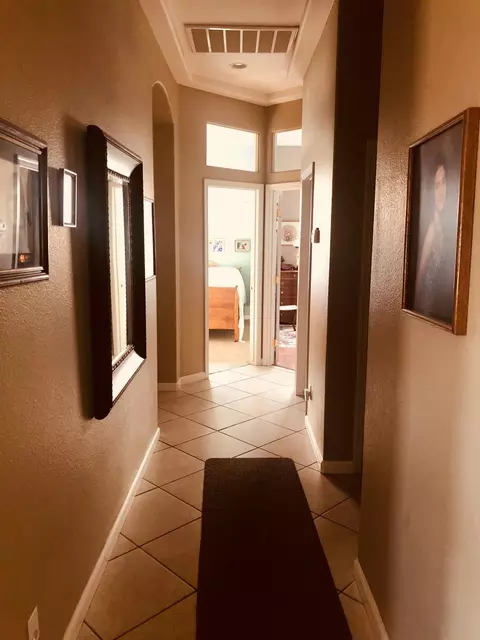 906 E Chestnut Ct, Visalia, CA 93292 photo 15