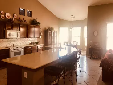 906 E Chestnut Ct, Visalia, CA 93292 photo 8