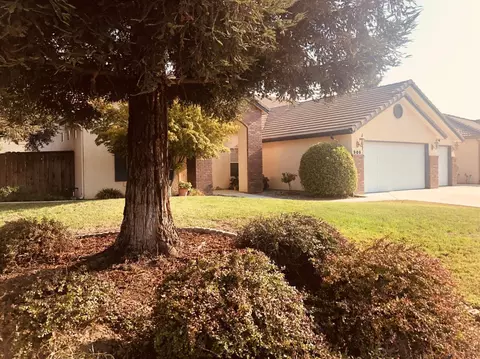 906 E Chestnut Ct, Visalia, CA 93292 photo 2
