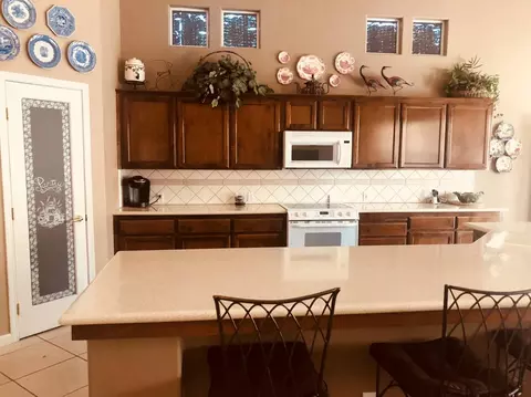 906 E Chestnut Ct, Visalia, CA 93292 photo 10