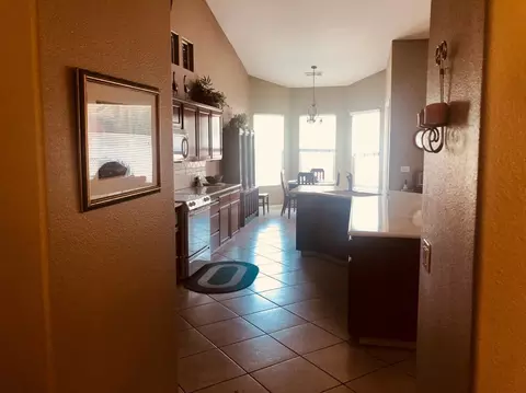 906 E Chestnut Ct, Visalia, CA 93292 photo 9