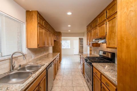 175 E Birch Ave, Hanford, CA 93230 photo 2