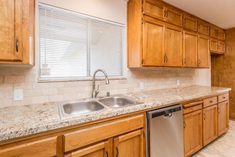 175 E Birch Ave, Hanford, CA 93230 photo 3