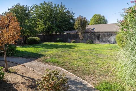 4300 E Bennett Cir, Visalia, CA 93292 photo 12