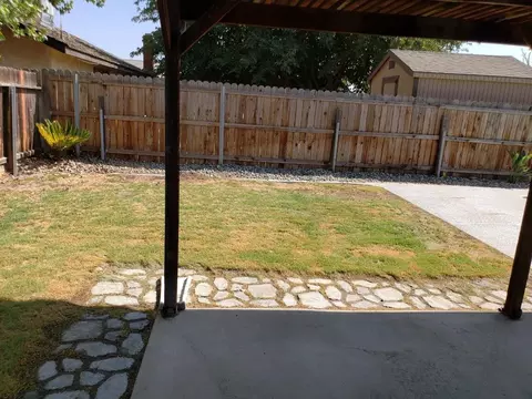 1253 Cedar Ln, Lemoore, CA 93245 photo 6