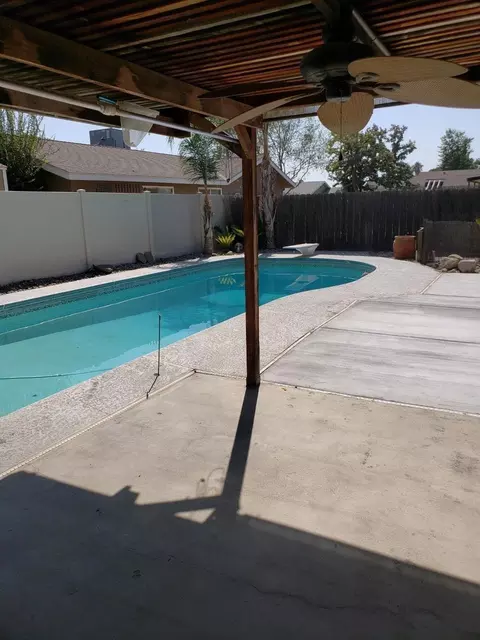 1253 Cedar Ln, Lemoore, CA 93245 photo 2