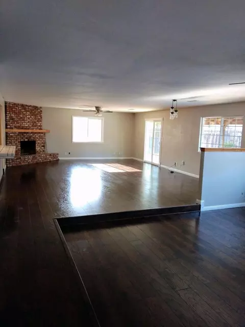 1253 Cedar Ln, Lemoore, CA 93245 photo 5
