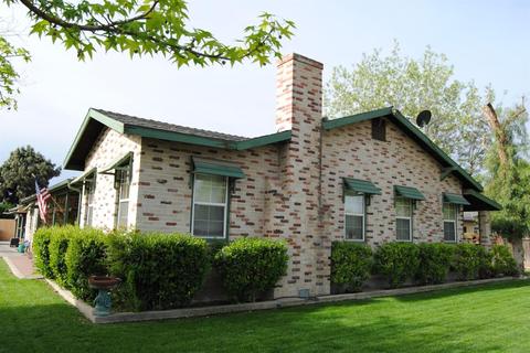735 W Bush St, Lemoore, CA 93245 photo 1