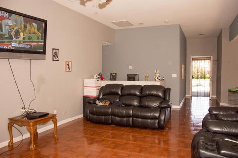 4011 E Hillcrest Ave, Visalia, CA 93292 photo 4