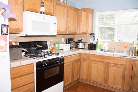 4011 E Hillcrest Ave, Visalia, CA 93292 photo 8