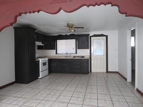 326 W Cedar St, Exeter, CA 93221 photo 4