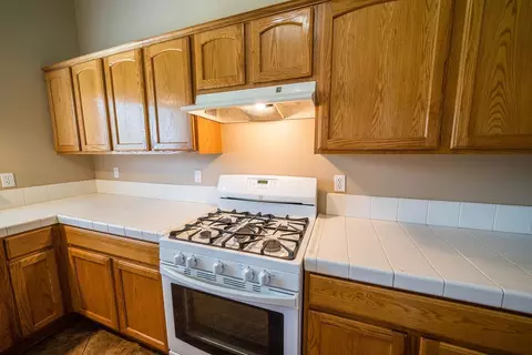 1627 Persimmon St, Lemoore, CA 93245 photo 12
