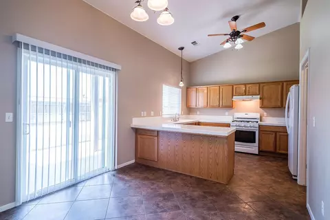 1627 Persimmon St, Lemoore, CA 93245 photo 8