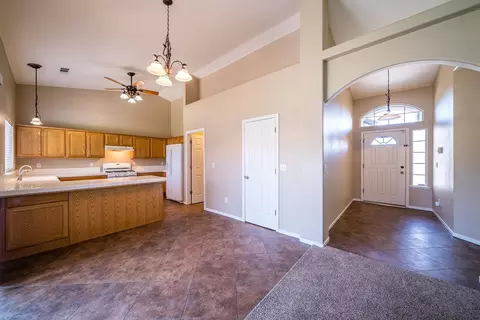 1627 Persimmon St, Lemoore, CA 93245 photo 7