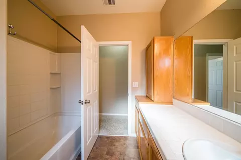 1627 Persimmon St, Lemoore, CA 93245 photo 25
