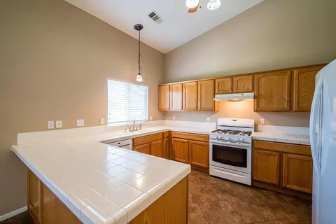 1627 Persimmon St, Lemoore, CA 93245 photo 9