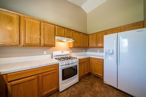 1627 Persimmon St, Lemoore, CA 93245 photo 11